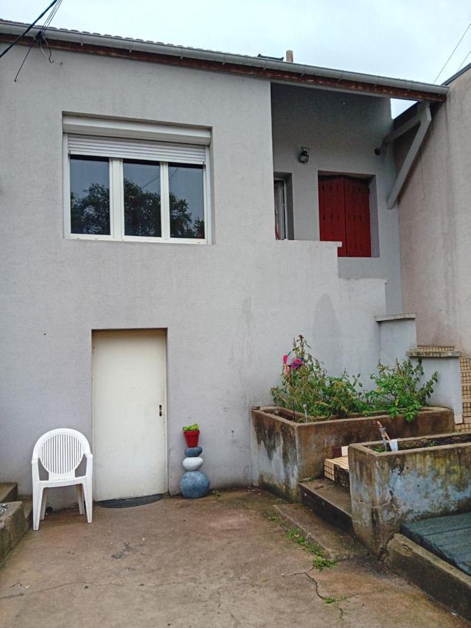 Une Maison En Ville Saint-Denis  Buitenkant foto